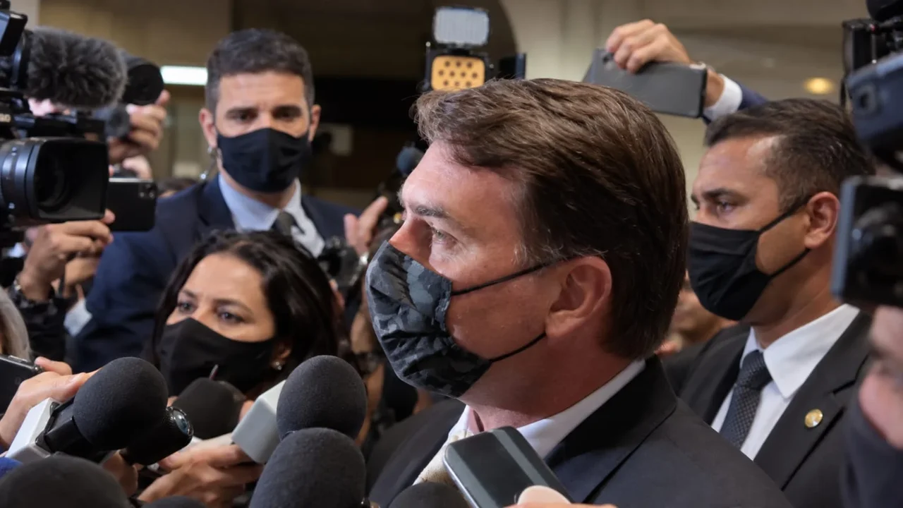 “Anatomia do Caos” chega ao YouTube e expõe tragédia da pandemia sob Bolsonaro