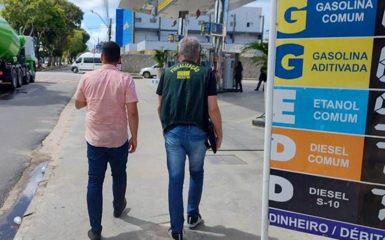 Procon Arapiraca divulga pesquisa mensal realizada em postos de combustíveis