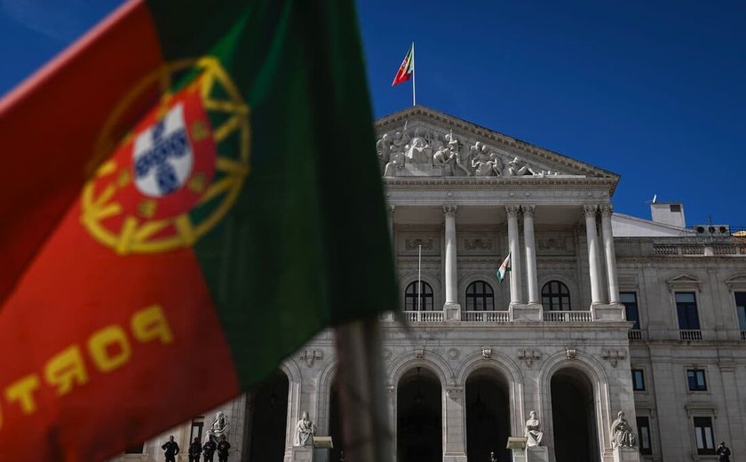 Portugal dá início a campanha eleitoral e pode guinar à direita após oito anos de governo socialista