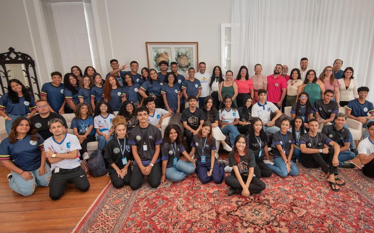 Em novo encontro com estudantes, governador destaca diálogo com comunidade escolar