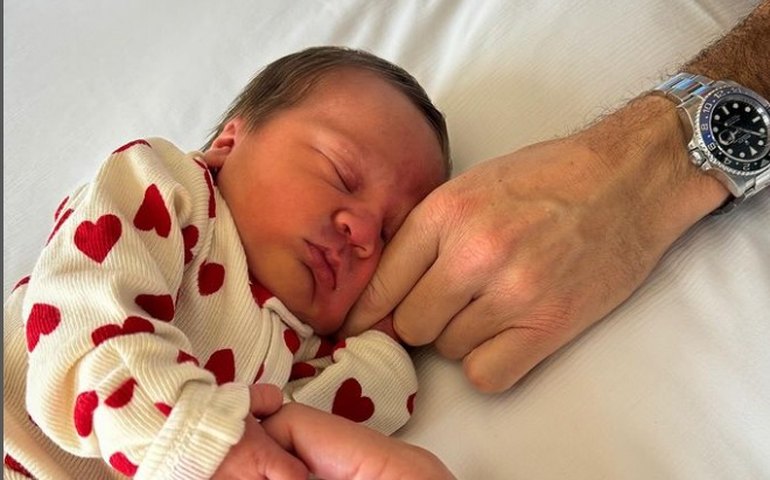 Filha de jornalista Pedro Andrade nasce via barriga solidária