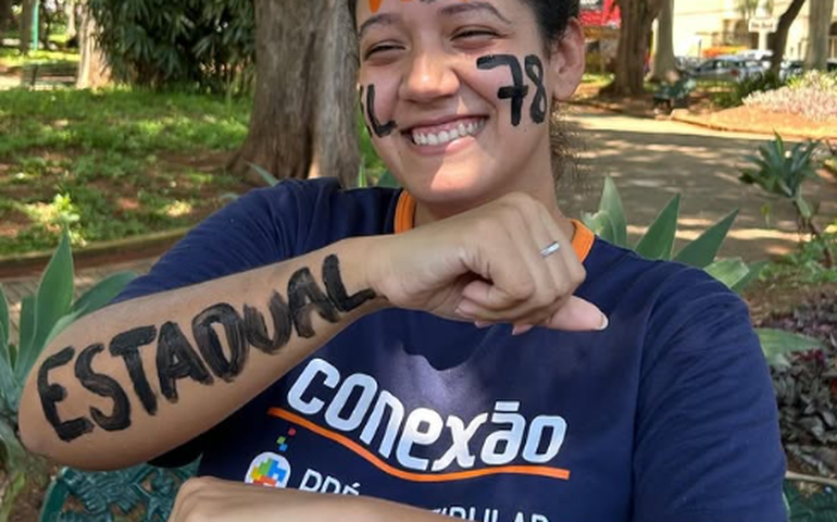 Jovem que viralizou ao lamentar 10º ano de cursinho passa no vestibular para medicina