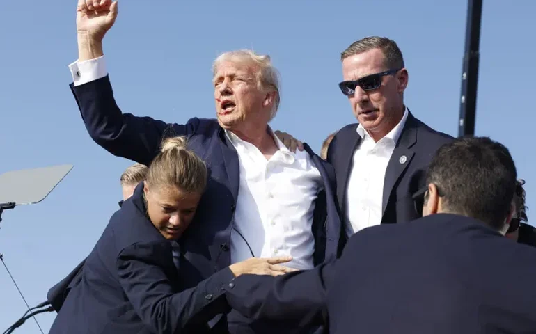 FBI identifica envolvido em atentado a Trump em comício -