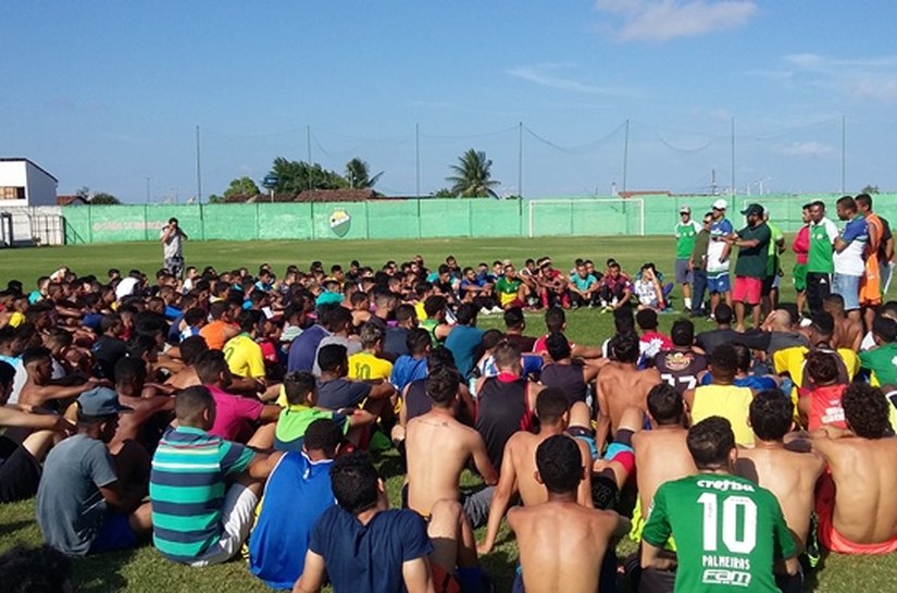 Coruripe realiza seletiva para descobrir talentos no estádio Gerson Amaral
