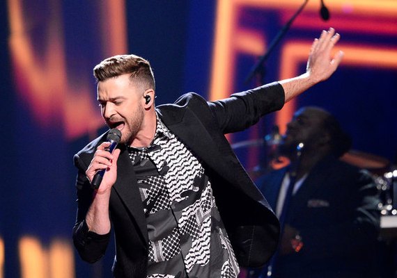 Justin Timberlake faz show &#8216;certinho&#8217; e homenageia Prince no Super Bowl