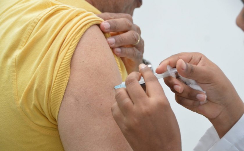 Professores e pessoas entre 55 e 59 anos devem ser vacinados contra a Influenza
