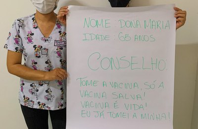 Idosa recebe dose de reforço em Santana e aconselha: “tome a vacina, só a vacina salva, vacina é vida”