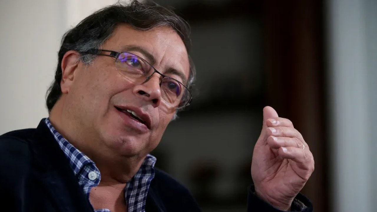 Ausência de 82 eventos em um ano faz oposição questionar se Petro tem vício ou problemas de saúde 