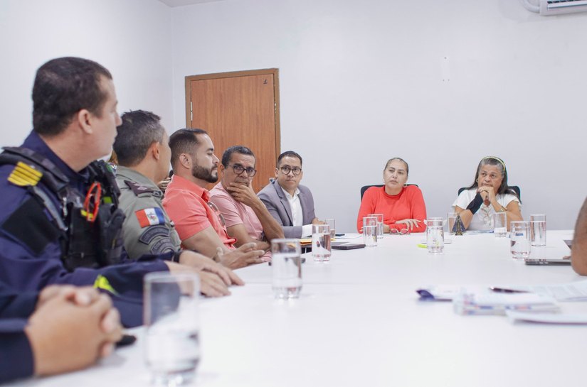 Prefeita se reúne com forças de segurança para coibir furtos no comércio de Palmeira dos Índios
