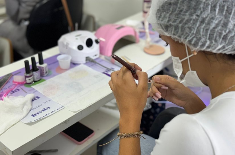 Rafael Brito investe em projeto que transforma a vida de mulheres em situação de vulnerabilidade