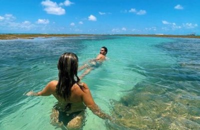 Atriz Giovanna Lancellotti se encanta com Praia do Patacho