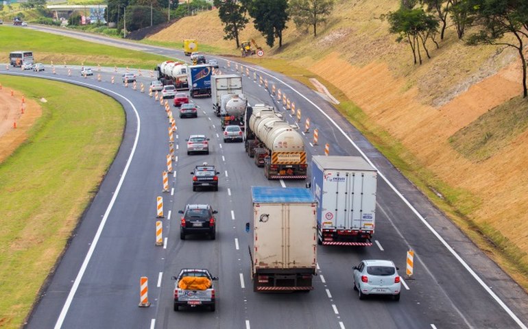Criminosos simulam blitz para roubar motoristas na Rodovia dos Imigrantes