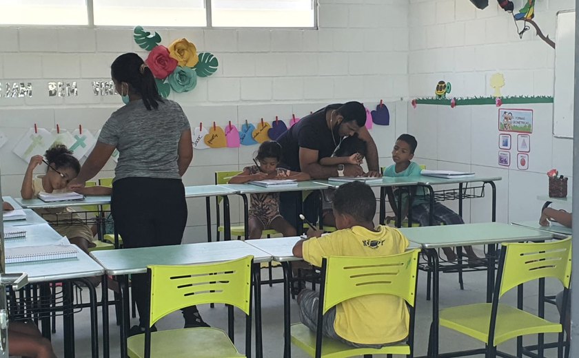 Nosso Lar lança livro 'Alento' para ajudar no enxoval de crianças da creche da instituição