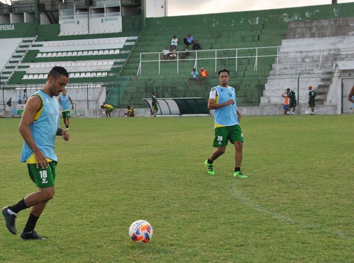 Com Felipe Sertânia já regularizado, Coruripe enfrenta o Miguelense