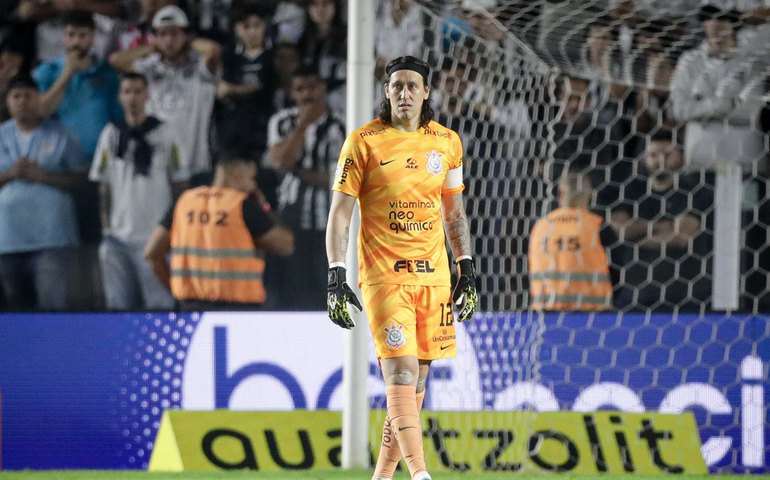 Corinthians ganha do Santos em clássico encerrado antes por causa de bombas atiradas no gramado