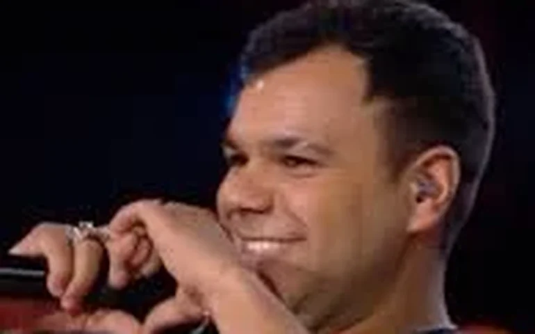 Cantor de Duque de Caxias se destaca no The Voice Bélgica