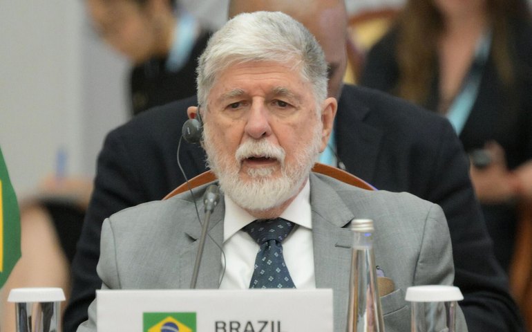 'Trabalhamos pela paz desde o início', diz Amorim à Sputnik após receber honraria de Putin