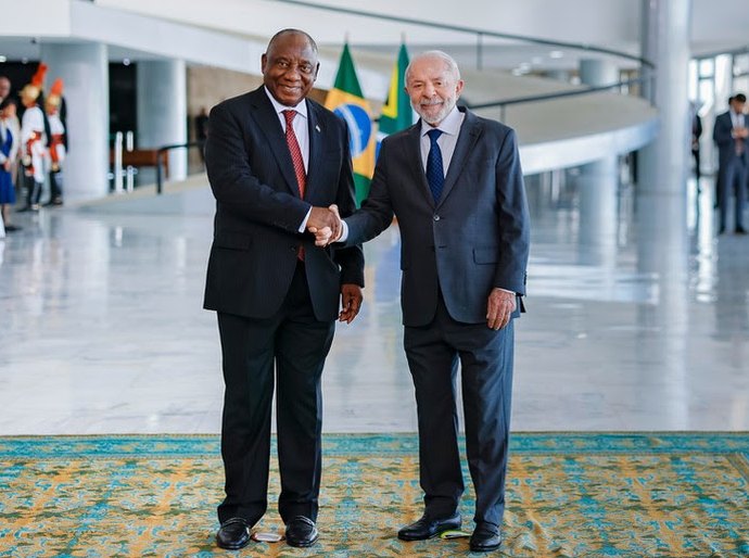 “África do Sul e Brasil atuam para aproximar nossos continentes”, diz Lula ao receber presidente Cyril Ramaphosa