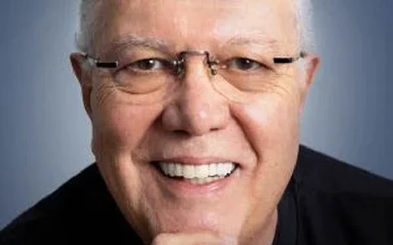 Autobiografia de Salles Neto revela os bastidores da consolidação da publicidade brasileira