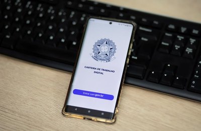 Brasil chega a 1,8 milhão de novos empregos com carteira assinada em 10 meses