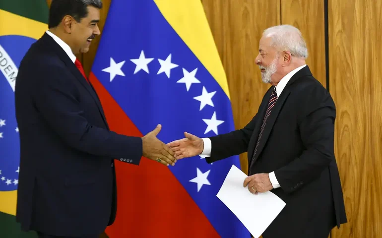 Lula e Maduro, da Venezuela, conversam por telefone