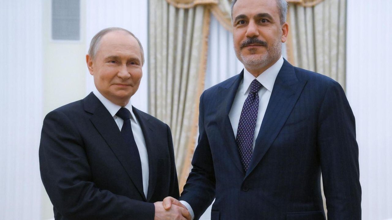 Putin e chanceler turco discutem fim do conflito na Ucrânia