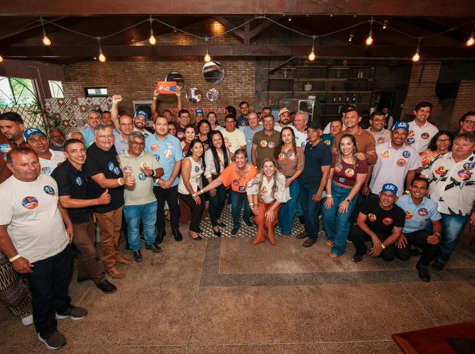 “Tenho uma bela história na política e me orgulho dela”, diz Célia Rocha em encontro com mais de100 lideranças políticas do Agreste