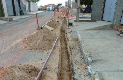 Renovação da rede de abastecimento em Delmiro Gouveia avança 600 metros