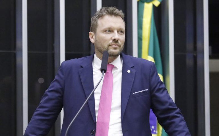 Entendimento do STF sobre conteúdo ilegal em redes sociais provoca polêmica no Plenário