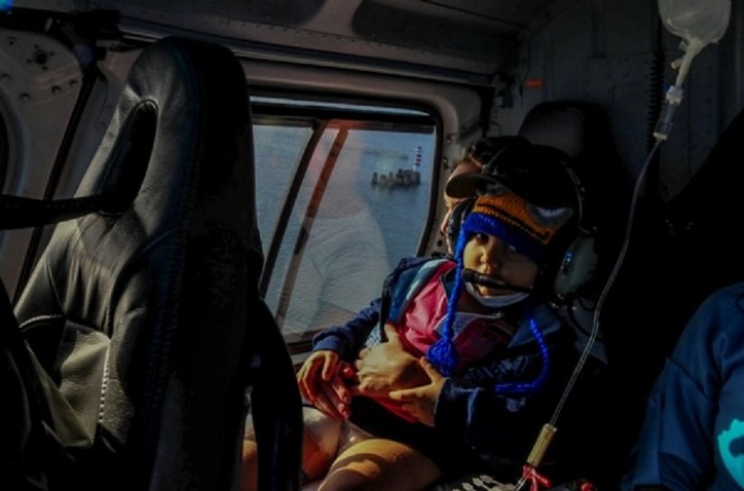 Grupamento Aéreo realiza sonho de criança portadora de leucemia