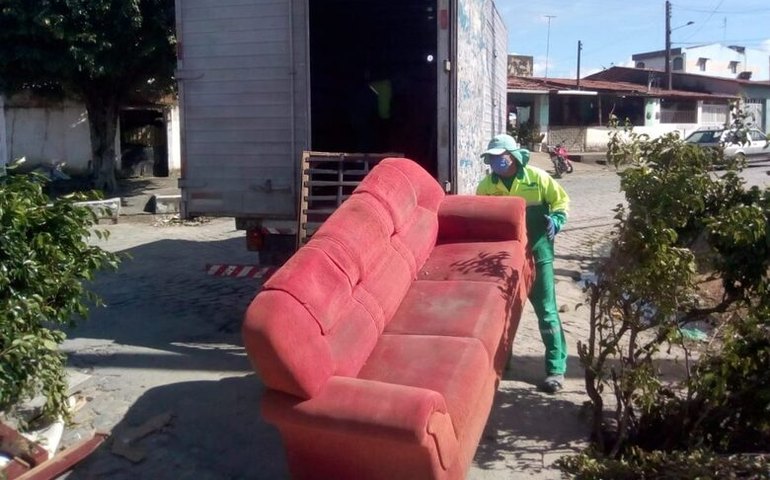 Coleta de volumosos: serviço coíbe o descarte irregular de materiais inservíveis