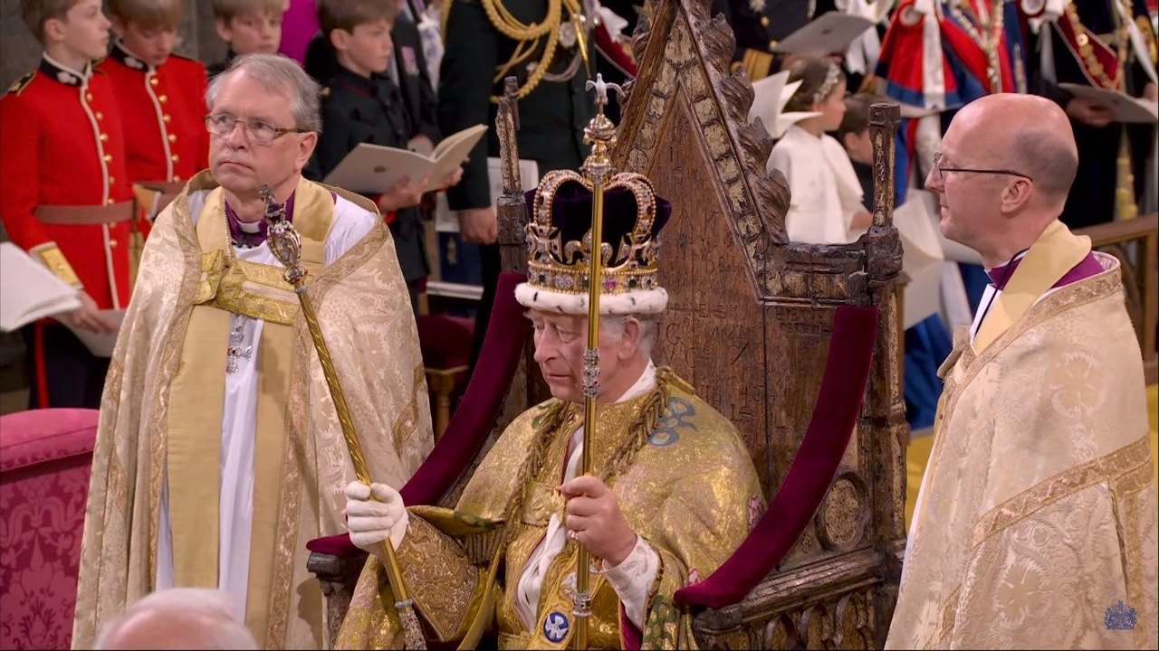 Rei Charles III é coroado e tem desafio de impedir fragmentação do Reino Unido