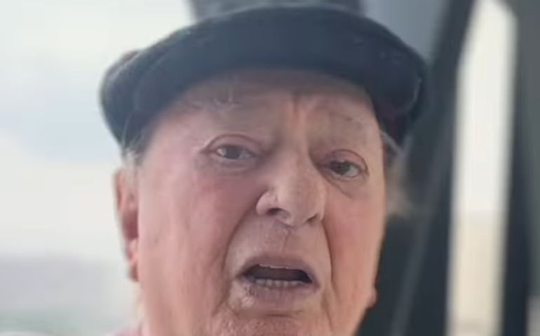 Raul Gil reaparece em vídeo após receber alta hospitalar; veja o que ele disse