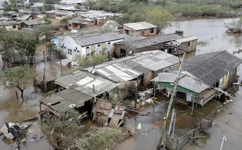 Lula e Eduardo Leite assinam acordo para reconstrução do RS