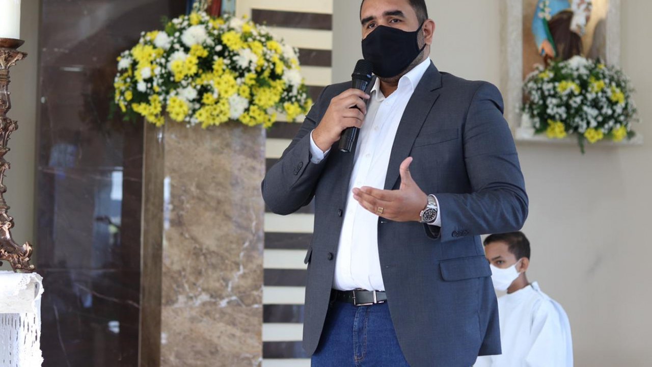 Prefeito Tiago Freitas anuncia pagamento da 1º parcela do 13º salário dos servidores efetivos  