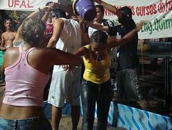 Tradicional trote animou os novos acadêmicos da Ufal