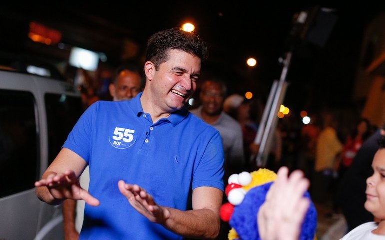 &#8220;Turismo é coisa séria e precisamos de gente qualificada&#8221;, diz Rui em defesa do setor