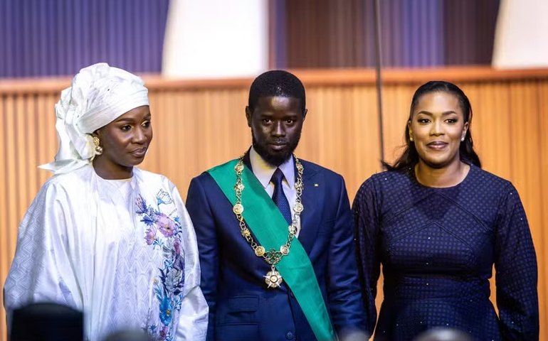 Marie Khone e Absa Faye: saiba quem são as primeiras-damas do novo presidente de Senegal