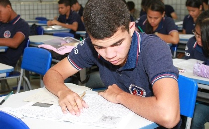 Educação oferta cursos preparatórios para Enem 2015 a alunos da rede pública