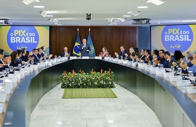 Em reunião ministerial, Lula defende soberania do Brasil e sequência de diálogo com os EUA