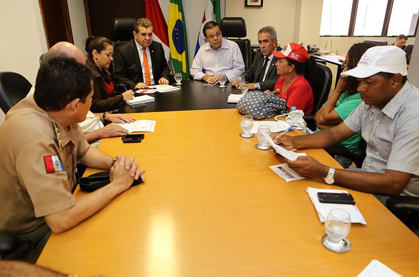 Presidente do TJ/AL recebe movimentos sem-terra e vai levar processo ao pleno