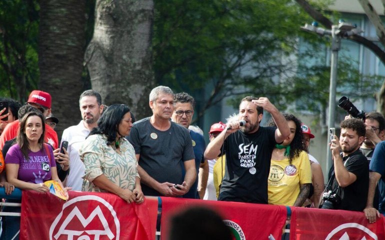 Manifestantes tomam São Paulo contra o PL da Anistia (VÍDEOS)