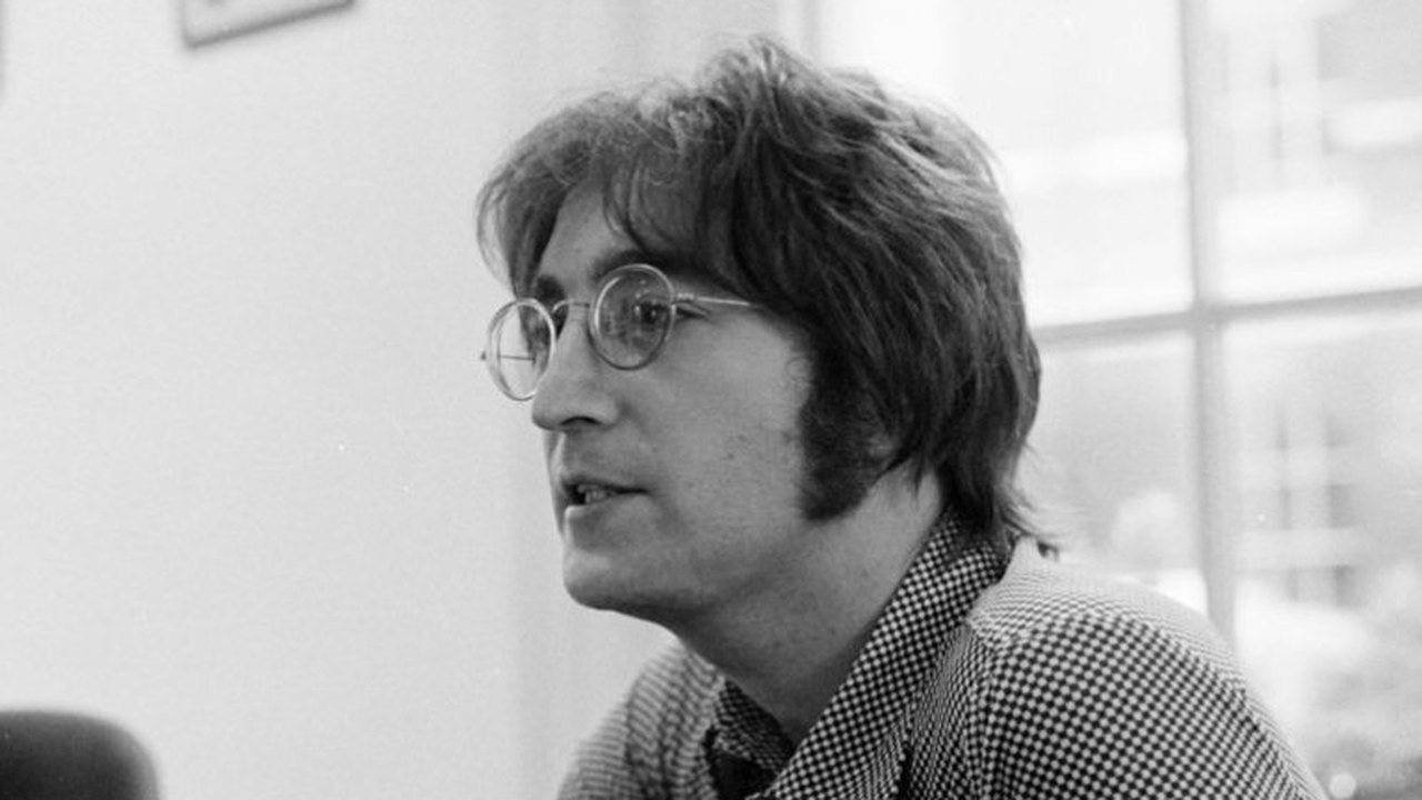 Piano de John Lennon é vendido por R$ 17 milhões e bate recorde em leilão dos Beatles