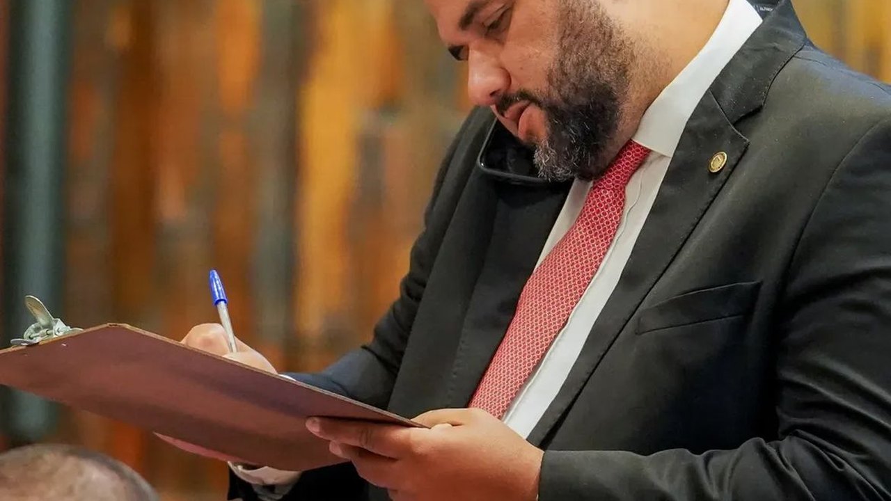 PF encontra mensagens de violência em celular de deputado preso no RJ