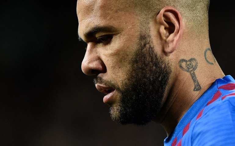 Mulher que acusa Daniel Alves de agressão sexual não quer ser indenizada