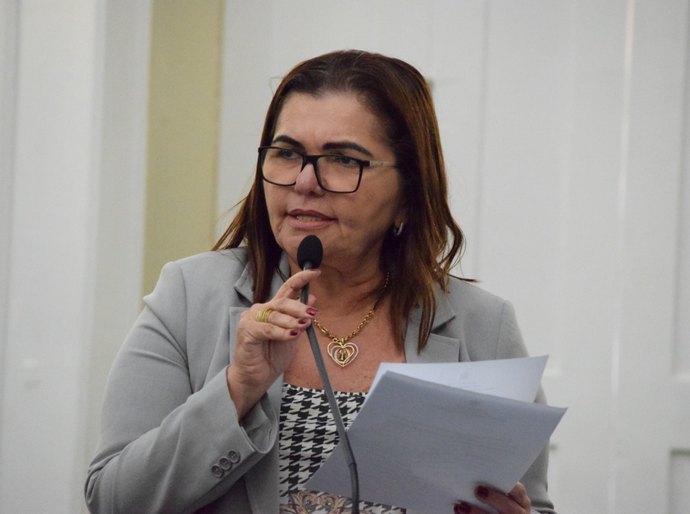 Deputada Ângela Garrote quer a demissão de servidores de Estrela que receberam auxílio emergêncial
