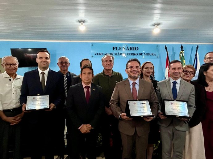Senador Renan Calheiros prestigia lideranças em sessão solene em Cajueiro