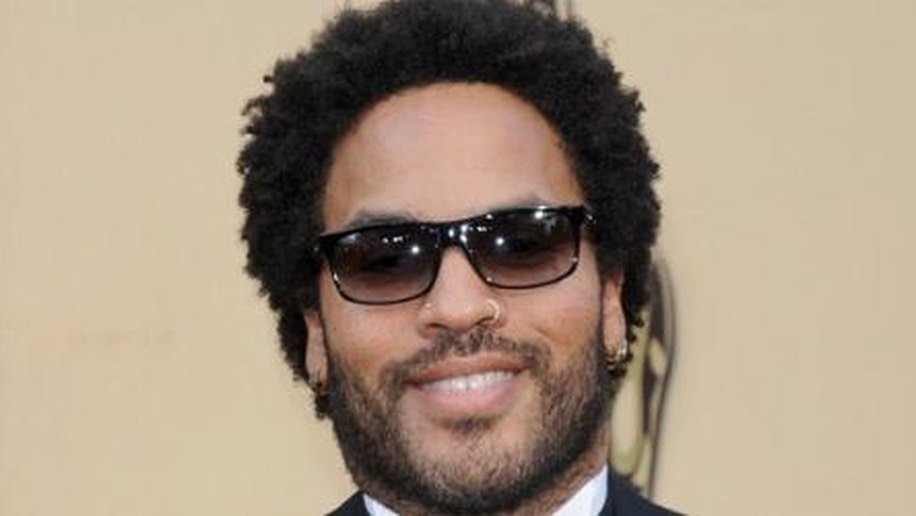 Lenny Kravitz vive em um trailer nas Bahamas
