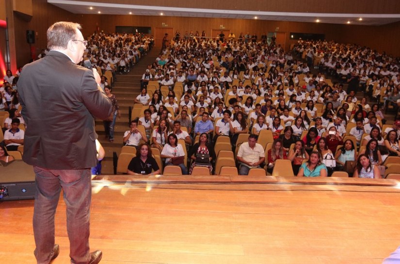 Mais de mil alunos participam de aula inaugural promovida pela Seduc