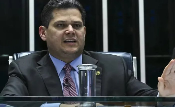 Davi Alcolumbre, adiou sessão sobre licenciamento ambiental Davi Alcolumbre, adiou sessão sobre licenciamento ambiental